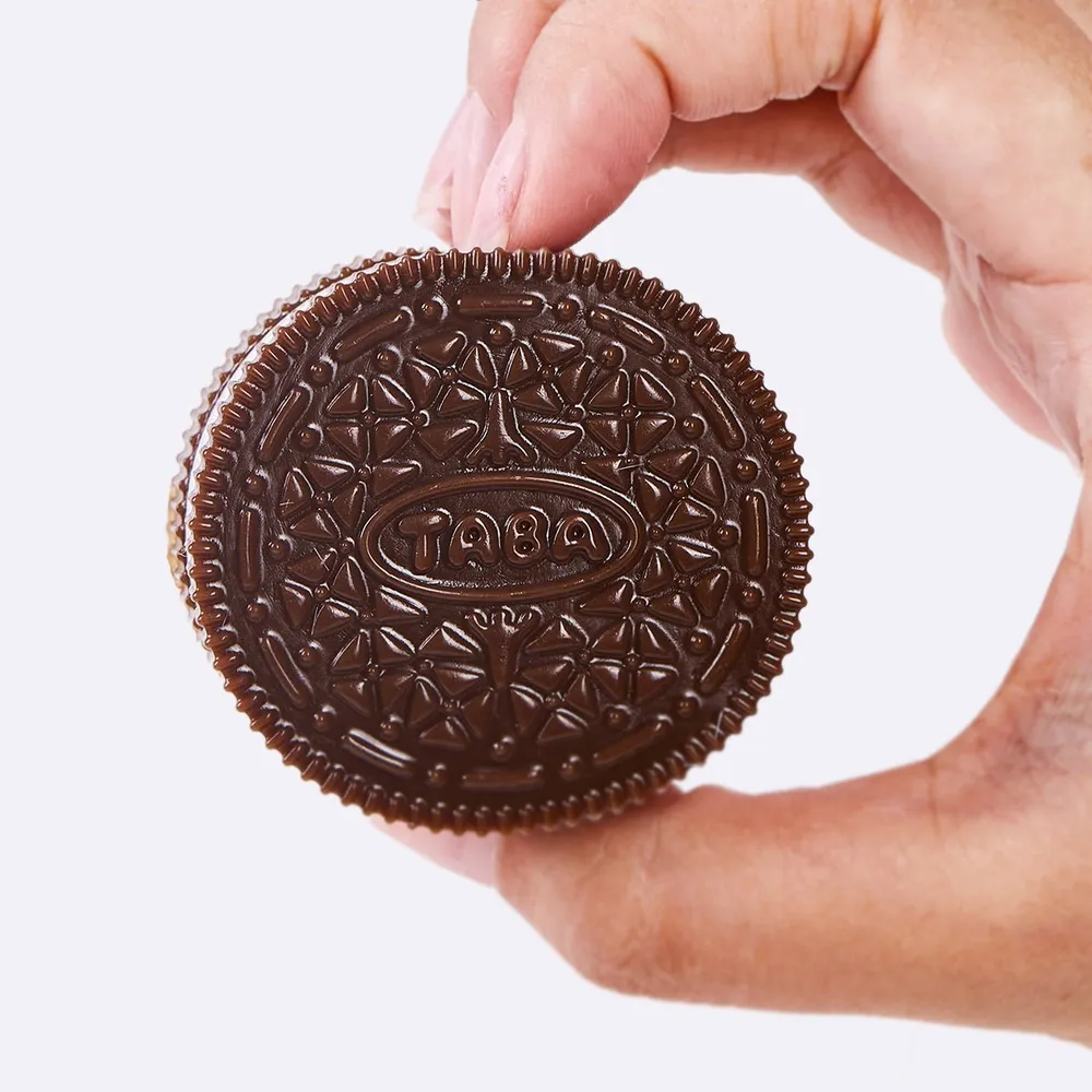 60g Choco-white Sandwich Cookie Taba Squishy — photo 4