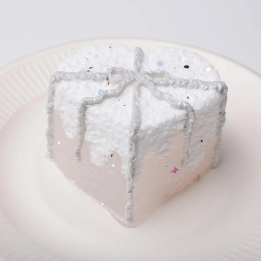 【CT148】Heart-Shaped Gift Box Squishy Toy — photo 3
