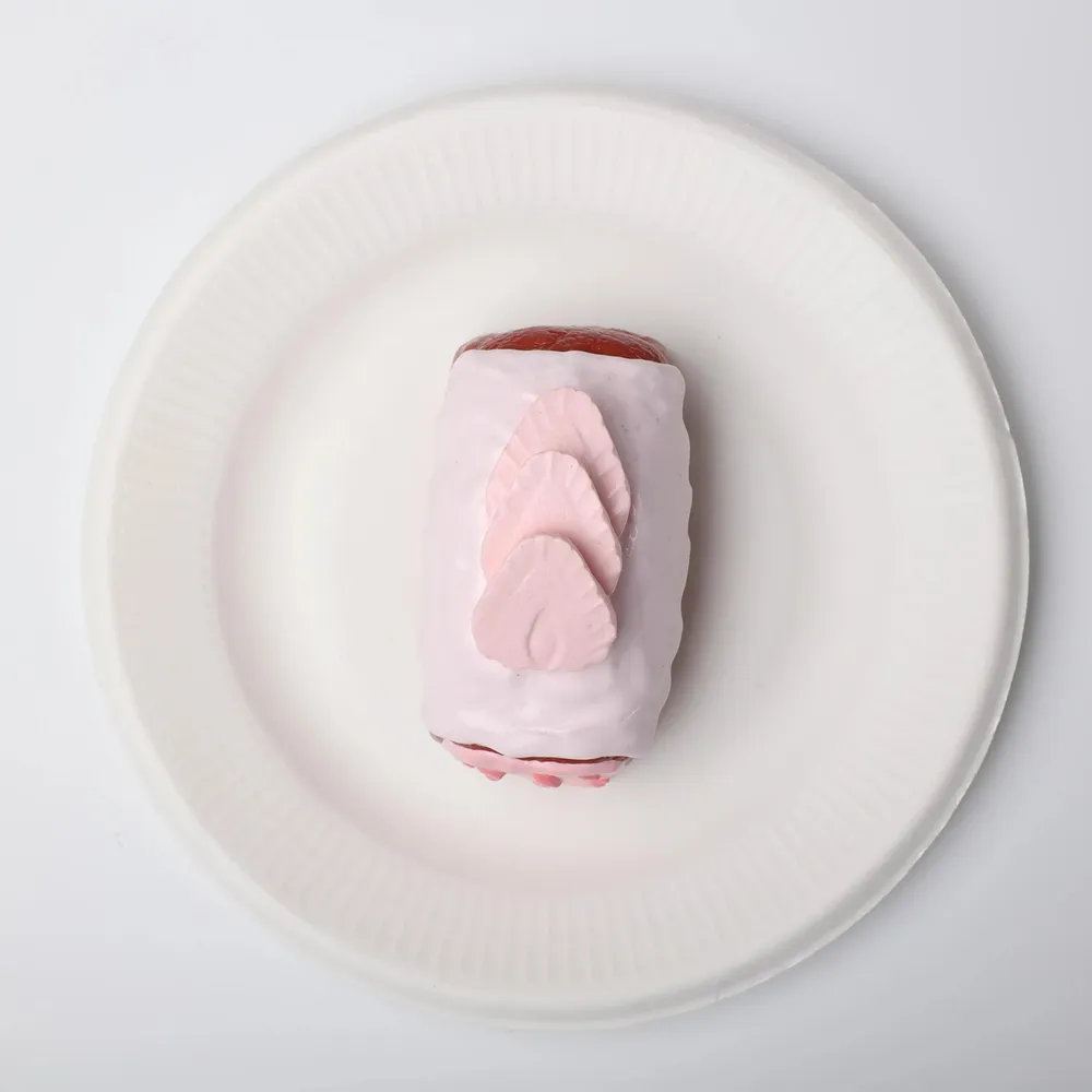 【CT164】Strawberry Pound Cake Squishy Toy — photo 4