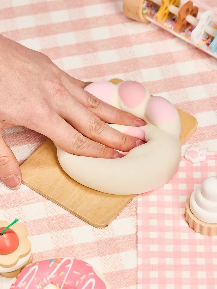 Flocked White-pink Heart Paw Taba Squishy — photo 4