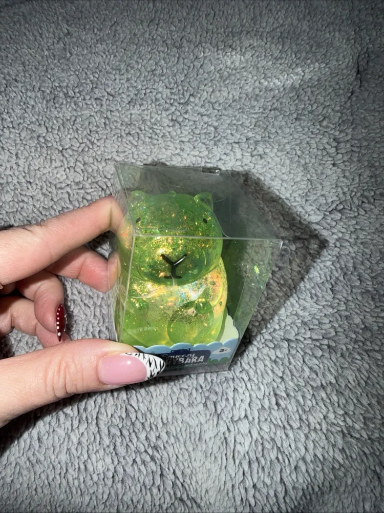 Green Glitter Capybara Puffs