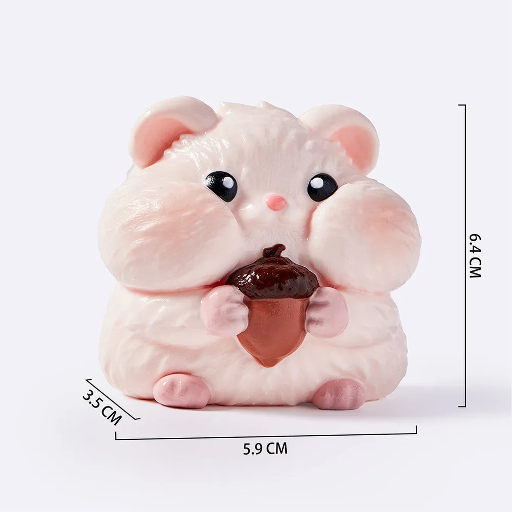 Hamster Holding Aacorn — photo 2