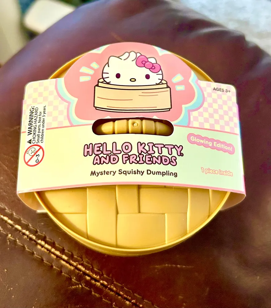 Hello Kitty & Friends Mystery Squishy Dumpling - Glowing Edition — photo 4