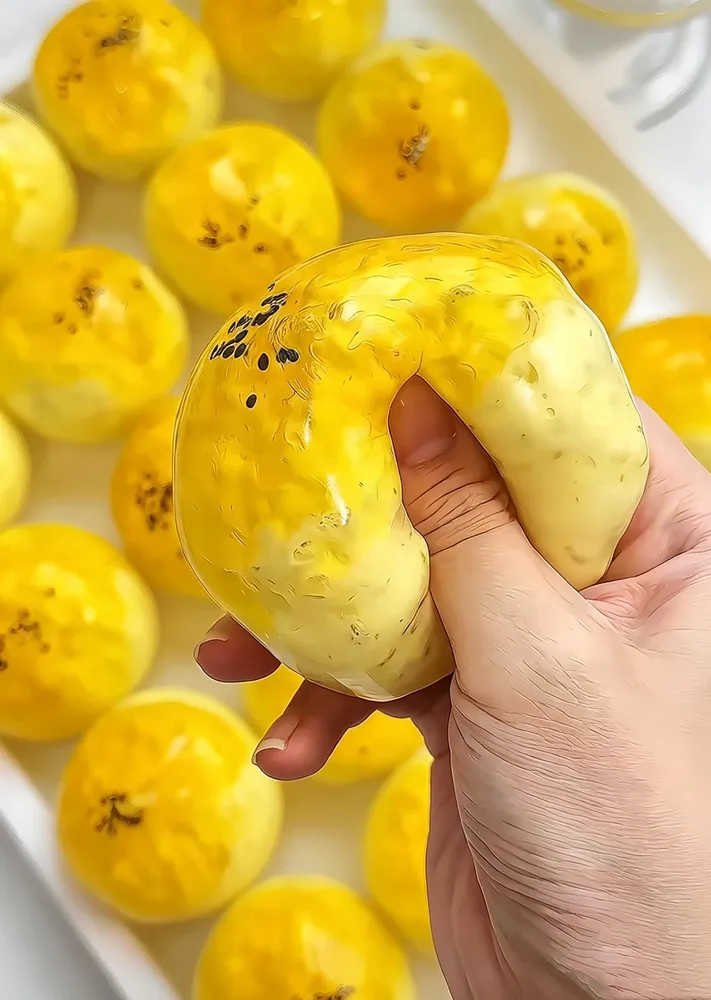 Honey Snow Walking Stress Ball Squishy — photo 3