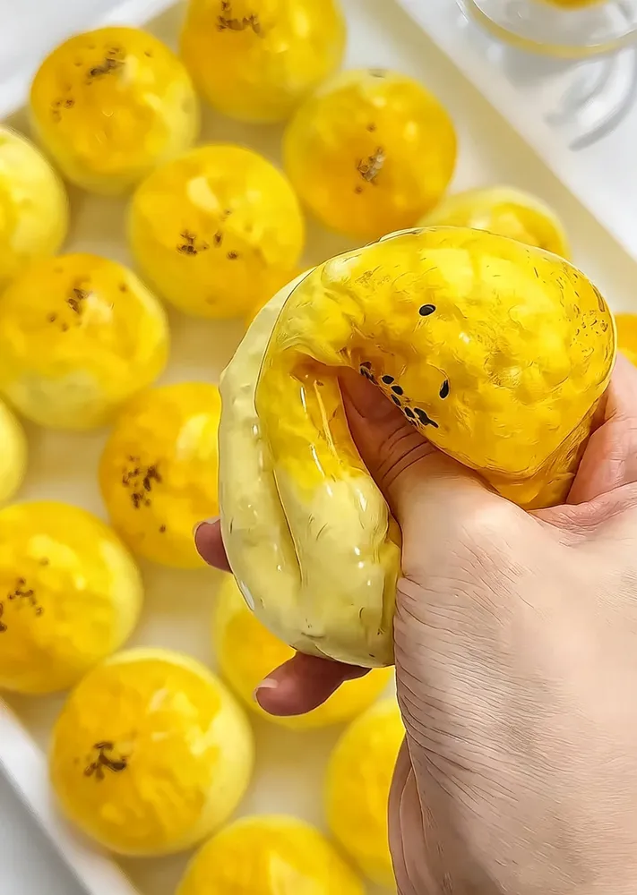 Honey Snow Walking Stress Ball Squishy — photo 4