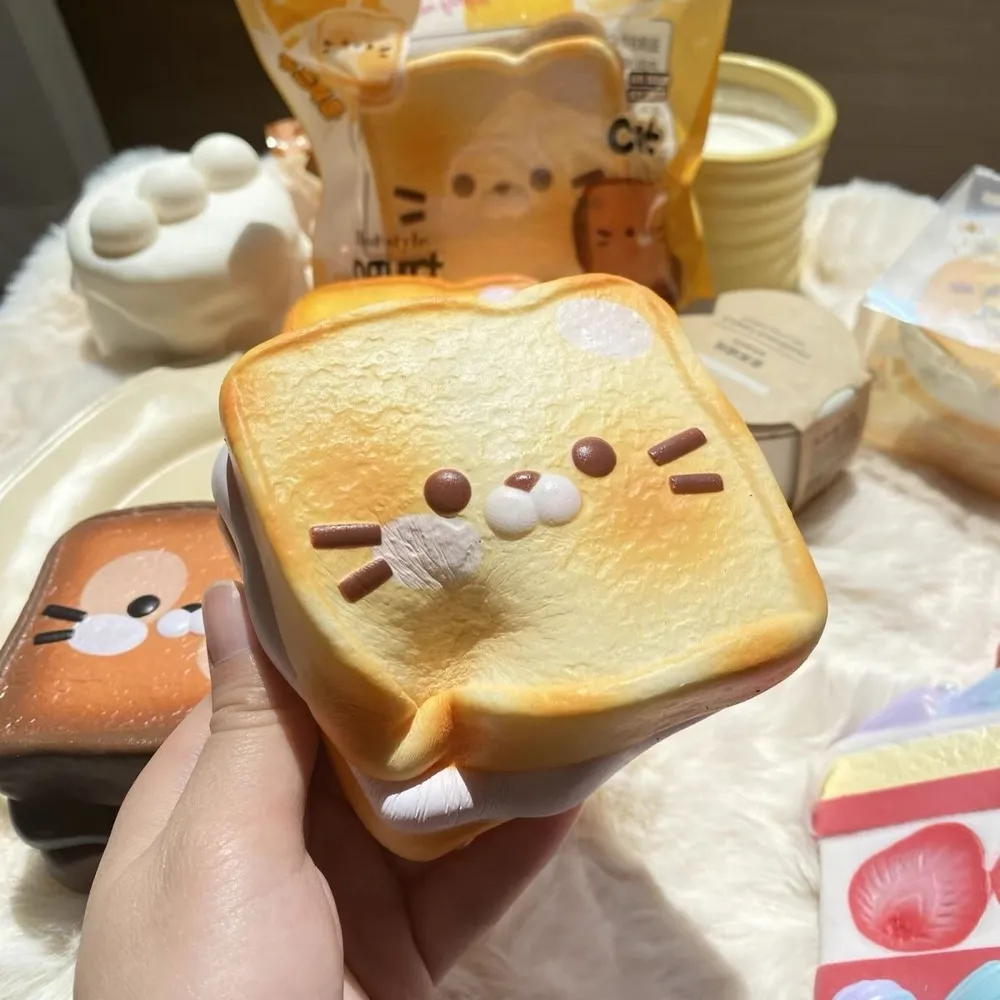 Kitty Toast Slow Rising Squishy Stress Relief Decompression Toy — photo 3
