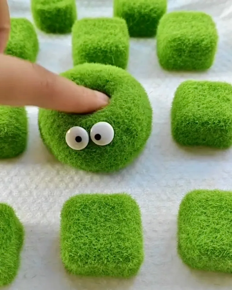 Moss Ball/Cube Relief Decompression Toy — photo 2