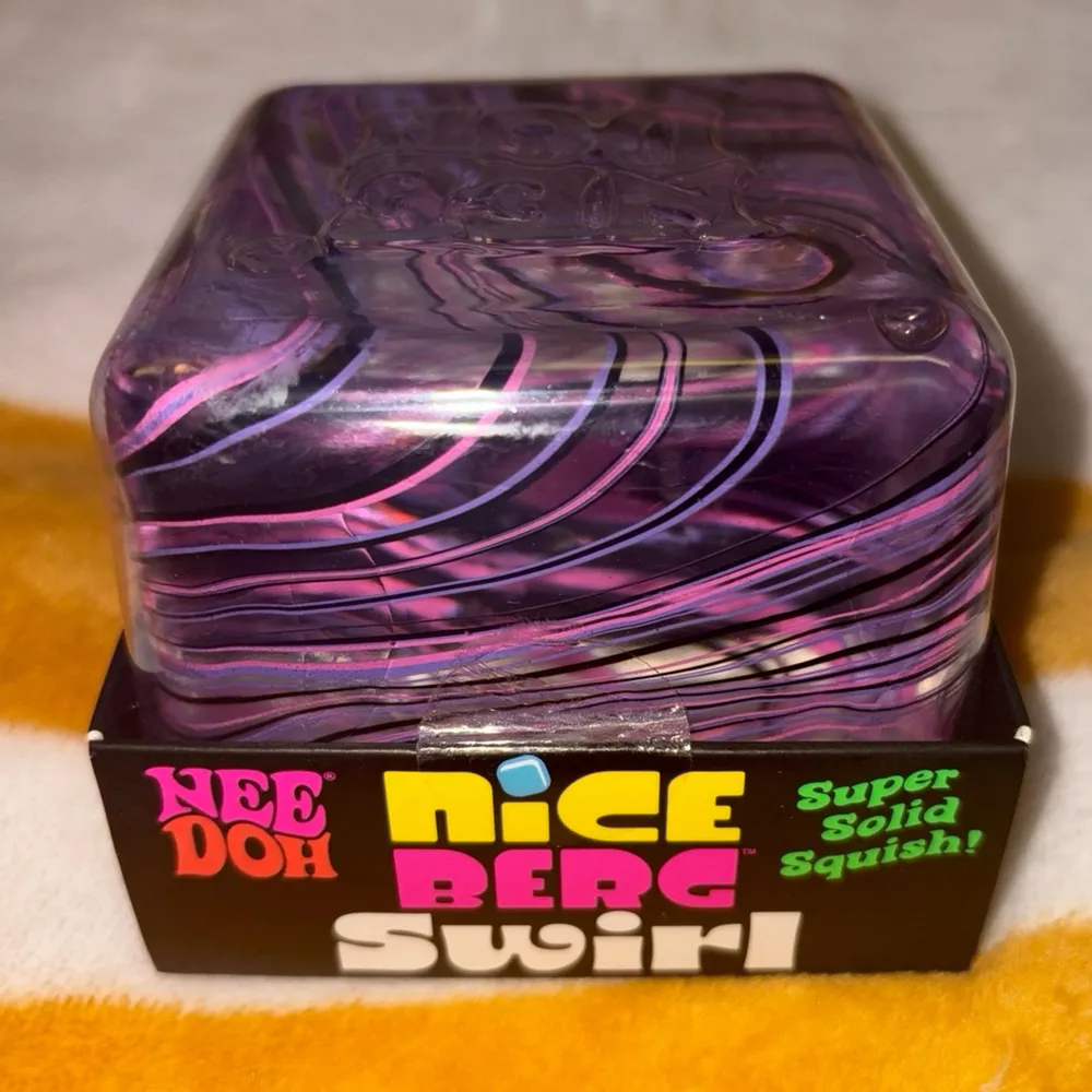 Nee-Doh Nice Berg Swirl Jumbo Cube