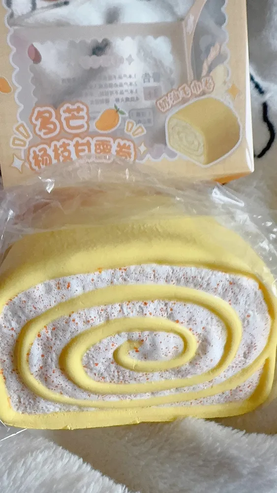 Slow Rising Squishy Roulade Stress Relief Decompression Toy — photo 3