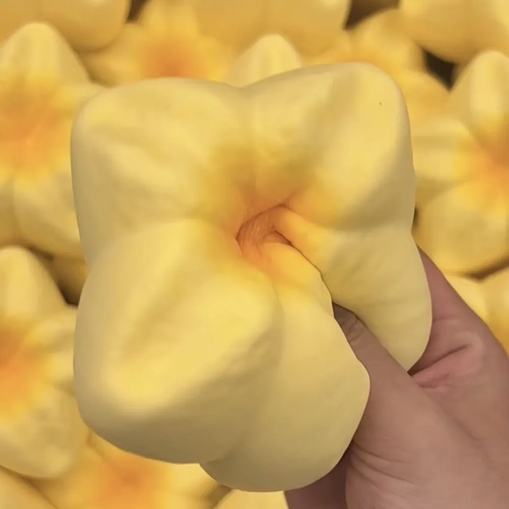 Slow Rising Squishy Stress Relief Decompression Toy — photo 2