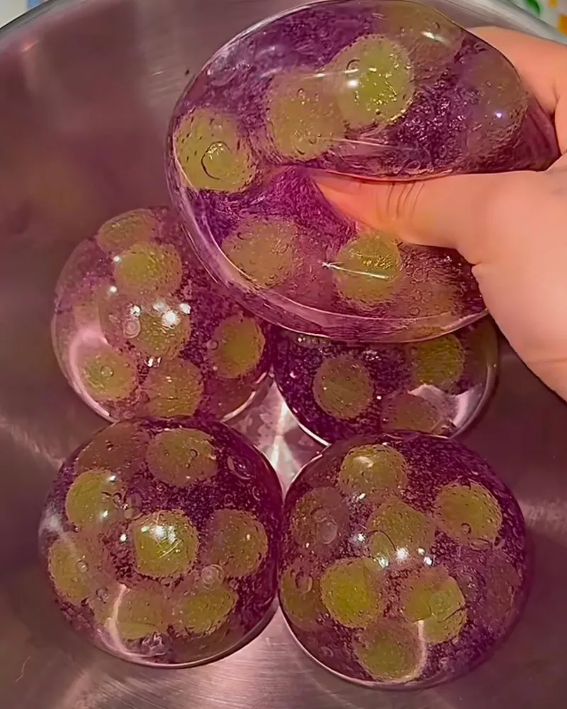 Stress Ball Grapes Squishy Stress Relief Decompression Toy — photo 3