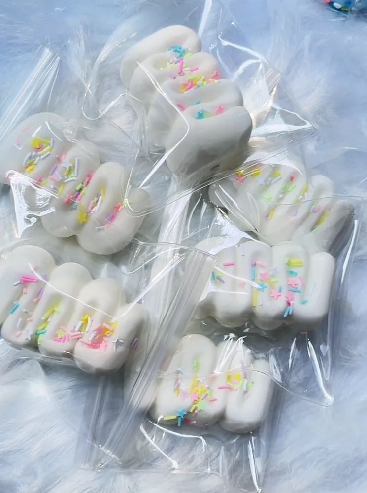 White Twirl Cream Squishy Stress Relief Decompression Toy w/o Flocking — photo 2