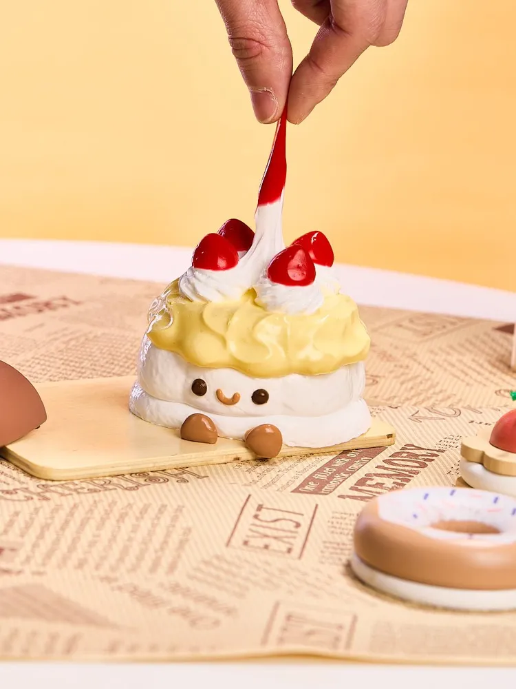 Yellow Strawberry Tart Cake Taba Squishy — photo 4